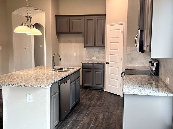 3rd image of 2843 Hudson Dr