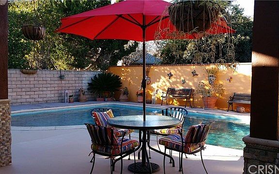 GREAT ENTERTAINING POOL AREA