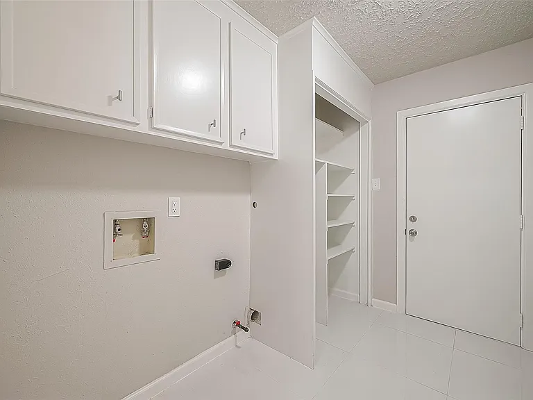 6107 Sanford Rd — Photo 27