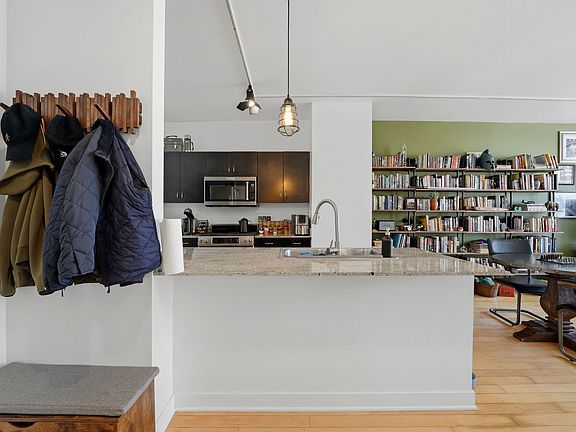 3rd image of 8 E Randolph St Unit 1506