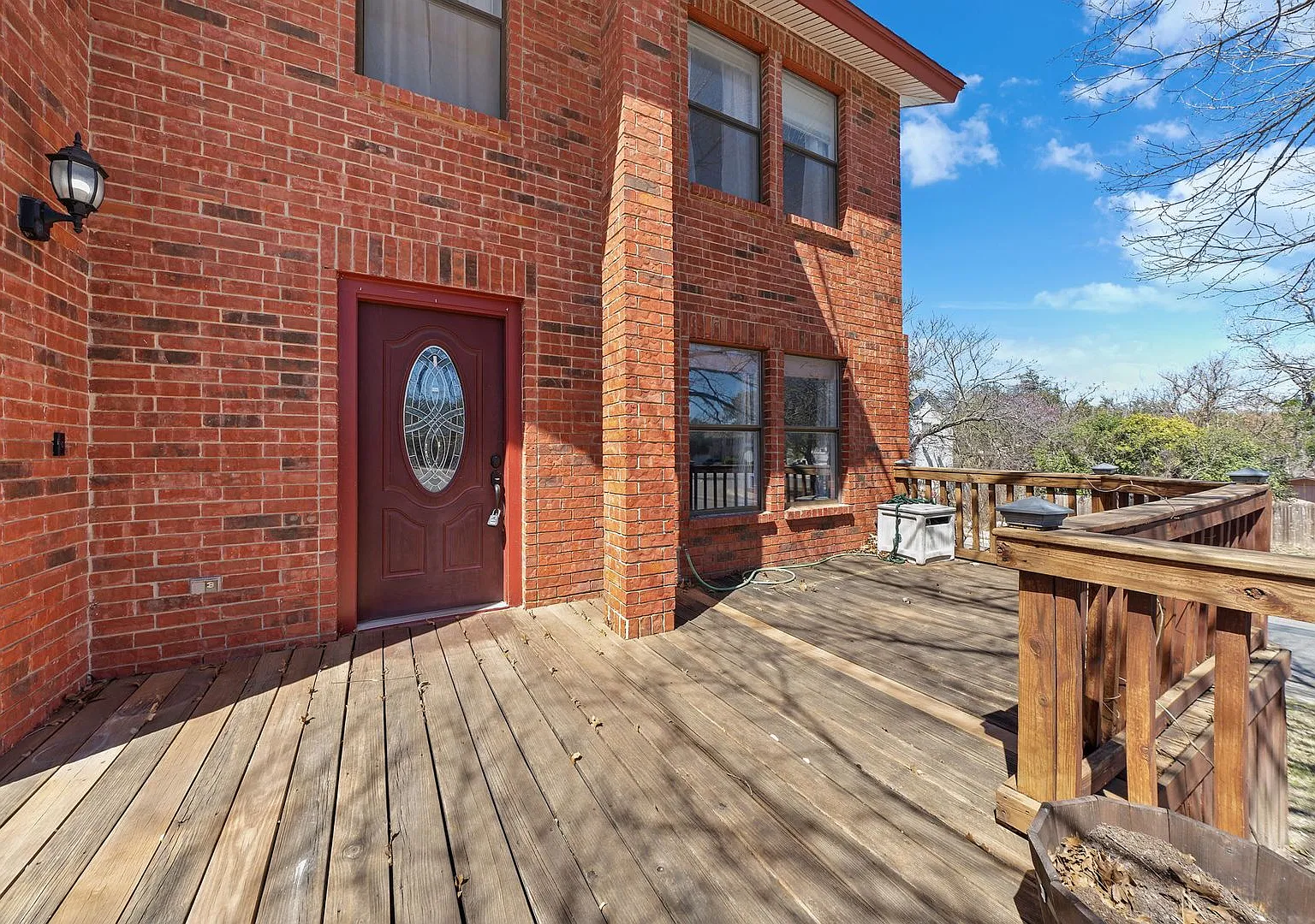 4 Bedroom/2.5 Bath Oak Bluff Subdivision — Photo 2