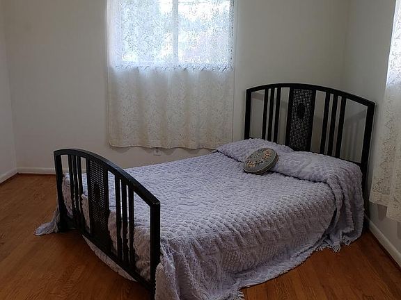 5th image of 221 Clinchfield Ave