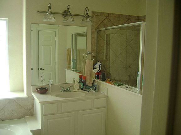 5th image of 10 N French Oaks Cir