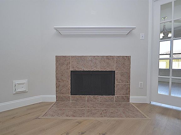 3rd image of 4911 Summer Oak Dr