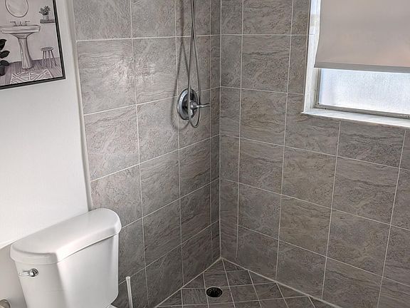 4th image of 430 SE 2nd Ave #24
