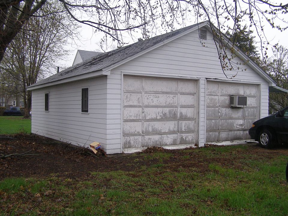 2nd image of 525 N 1st St