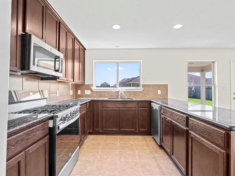 9006 Sasson Blvd — Photo 8