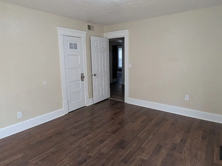 793 Boulevard St — Photo 20