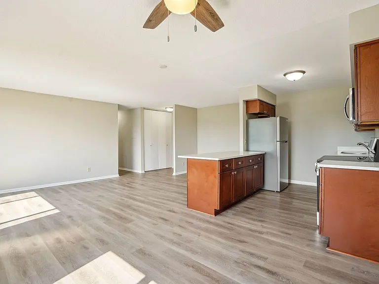 Interlachen Court — Photo 25