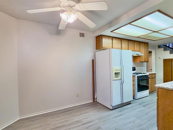 5th image of 2856 Dartmouth Dr
