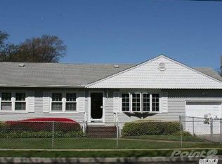 271 New York Ave, Lindenhurst, NY 11757