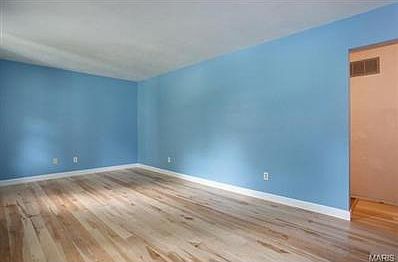 4th image of 2423 Spencer Ave