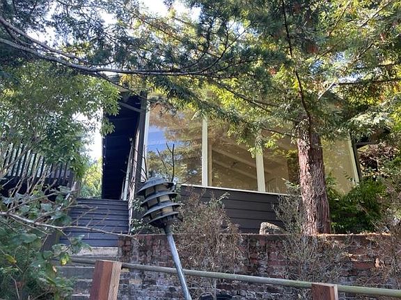 2nd image of 170 Los Robles Dr