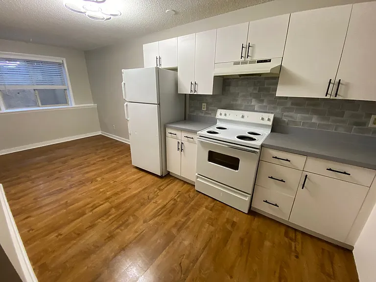 Raintree Apartments — Photo 13