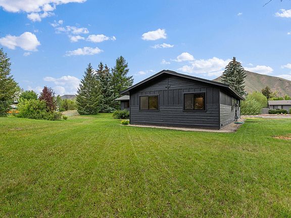4th image of 1210 Baldy View Dr