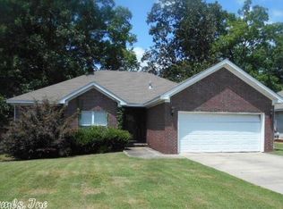 8 Whispering Oak Dr, Mabelvale, AR 72103