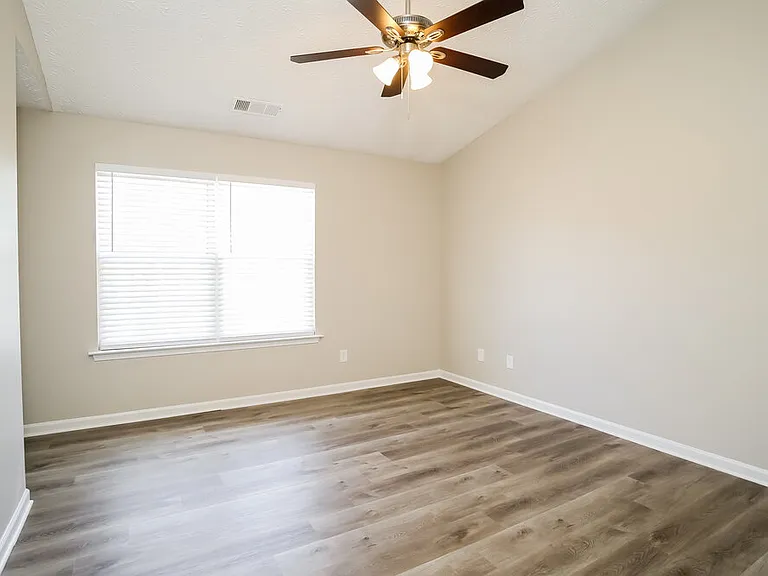 136 Oak Grove Pl — Photo 8
