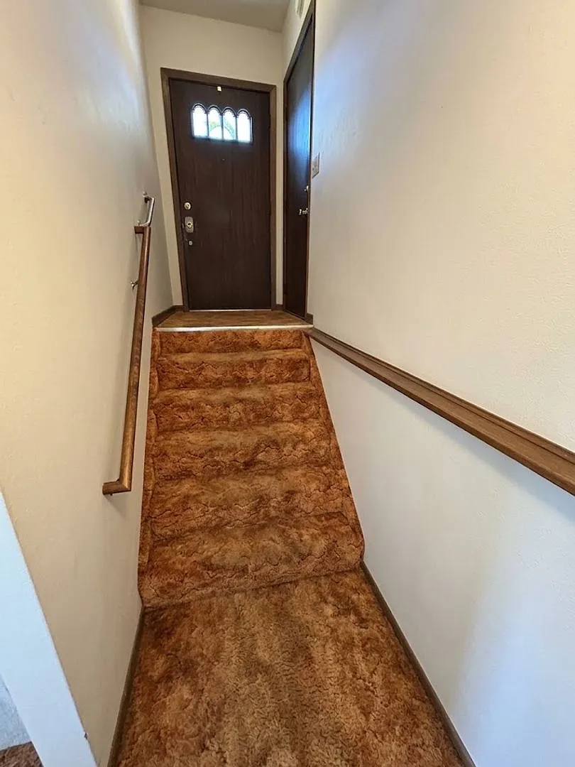 254 - 256 Upland Dr — Photo 2
