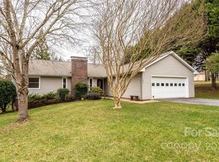 1927 20th Street Ct NE, Hickory, NC 28601