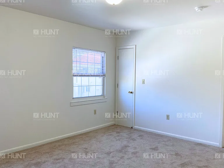 402 Langley Dr — Photo 5