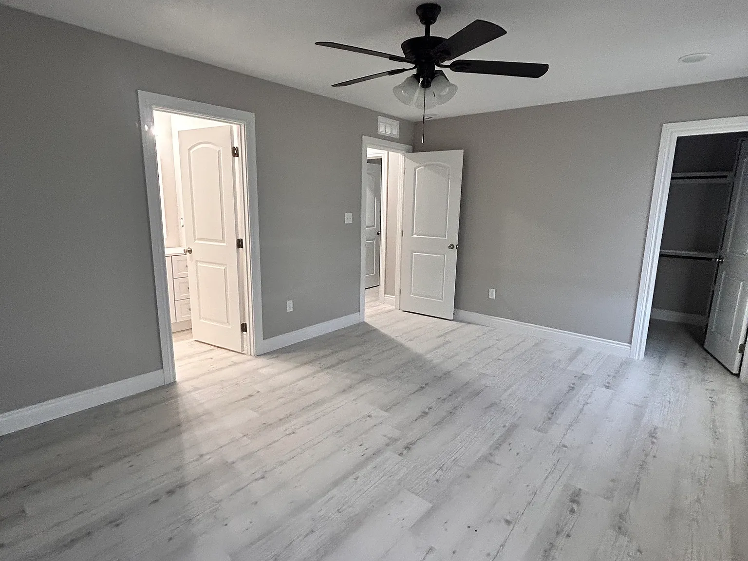4 bed, 2.5 bath, 1500 sqft, $1,800 — Photo 2