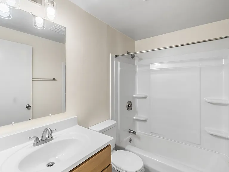 Clay Court Apartments — Photo 55