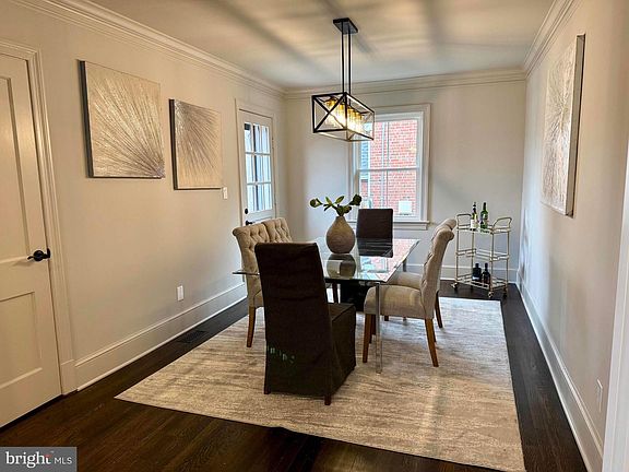 3rd image of 1607 N Glebe Rd