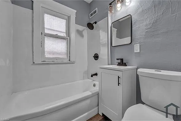 1114 E 112th St #2 — Photo 23