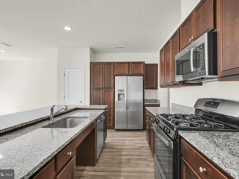 228 Park Ln — Photo 5