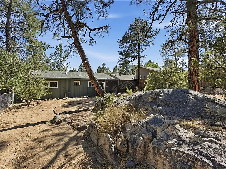 1020 Heap Ave — Photo 16