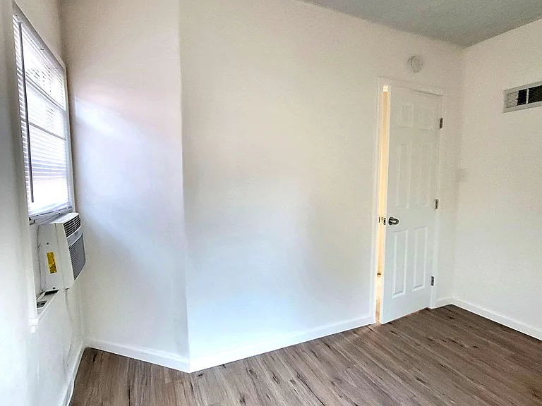 416 N 3rd Ave — Photo 13