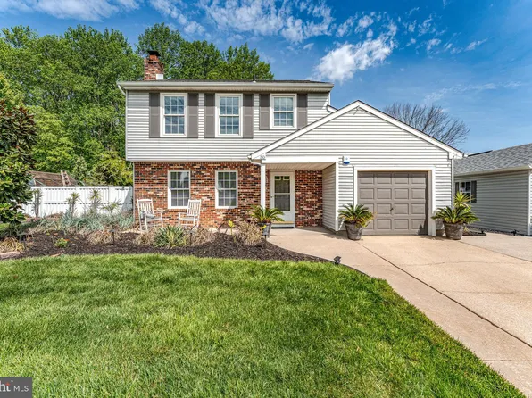 30 Hawthorne Rd, Sicklerville, NJ 08081