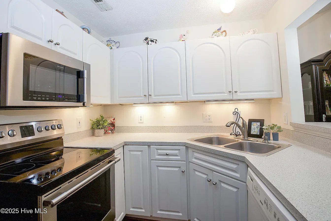 2 bed, 1129 sqft, $1,800 — Photo 2