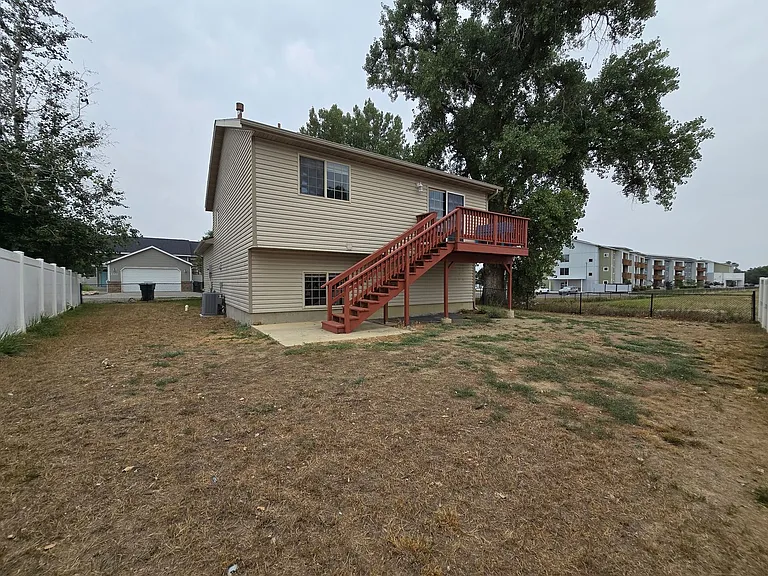1317 Mirror Lake Ln — Photo 3