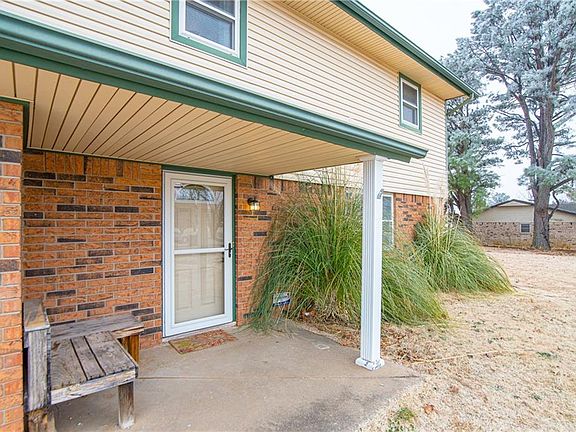 4th image of 19703 Persimmon Ln