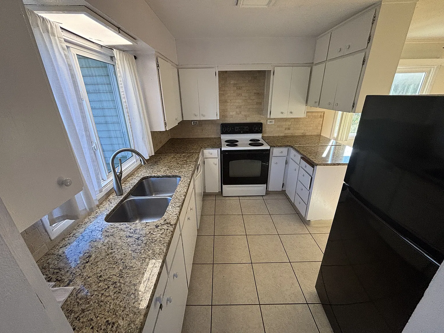 6115 SW 45th Avenue - 1 — Photo 4