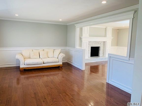 3rd image of 8 Poplar Ct