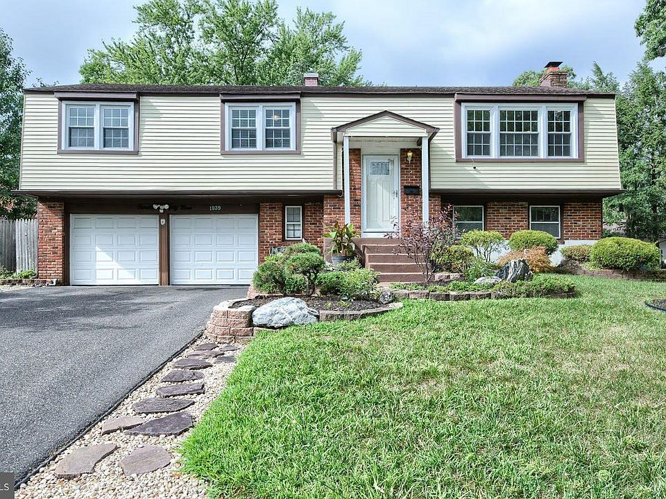 1st image of 1939 Birchwood Park Dr N