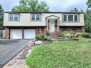 1939 Birchwood Park Dr N, Cherry Hill, NJ 08003