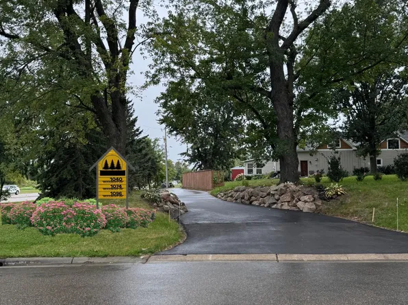 1096 Woodbury Dr, Woodbury, MN 55125