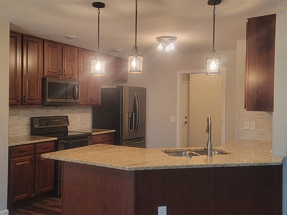 5th image of 102 Lakes At Cheshire Dr #102