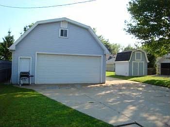 5th image of 21614 Trombly St
