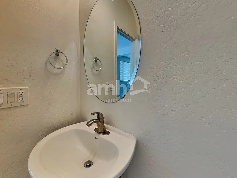 17403 W Langer Ln — Photo 9