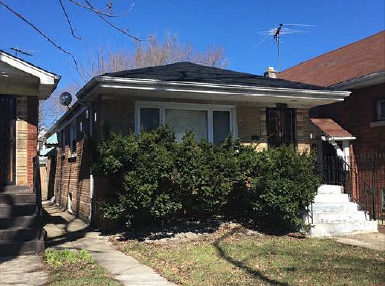 2nd image of 2118 W 70th St