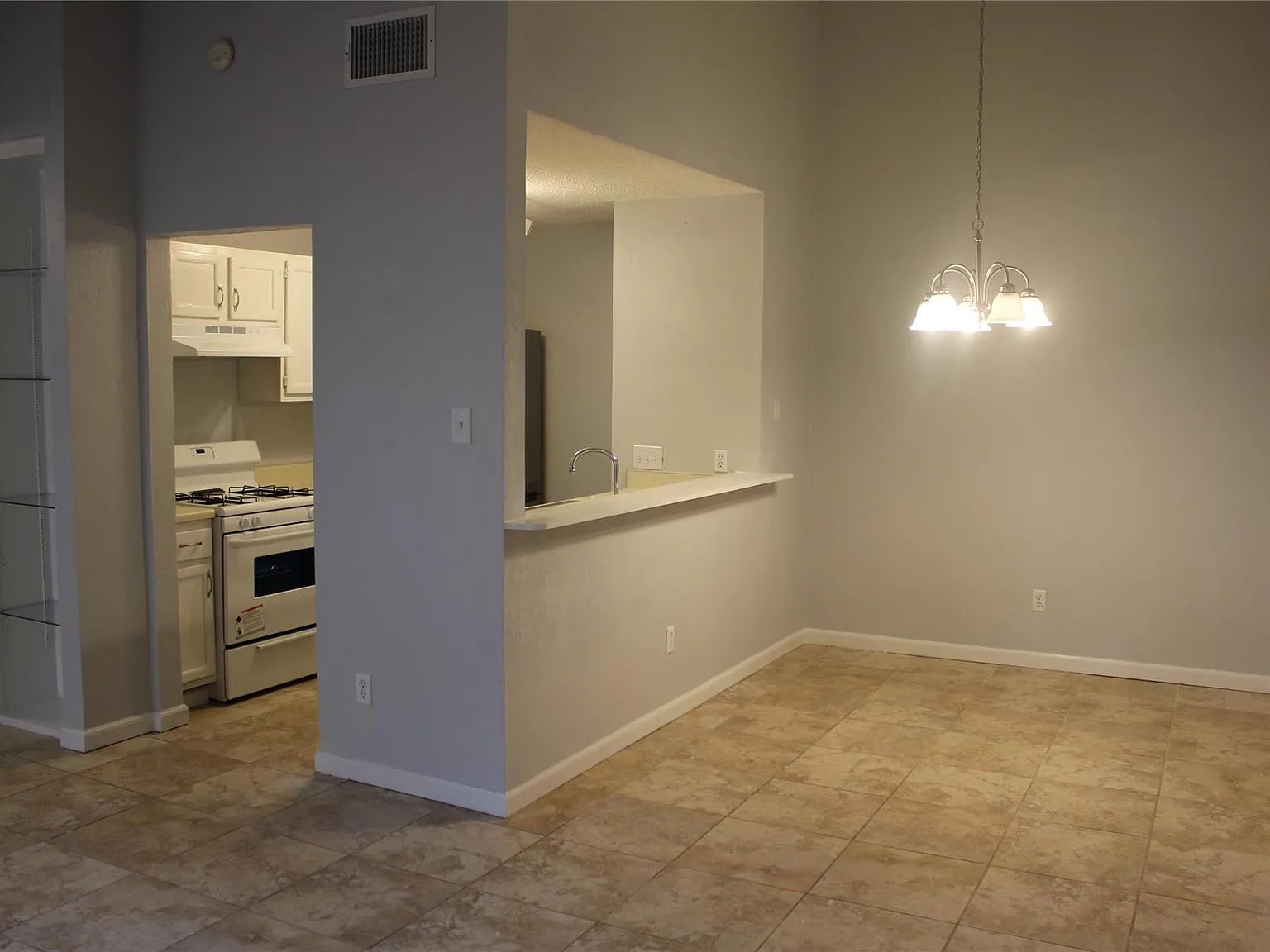 2 bed, 2.0 bath, 793 sqft, $1,325 — Photo 3