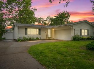 4007 Sheridan Rd, Pekin, IL 61554