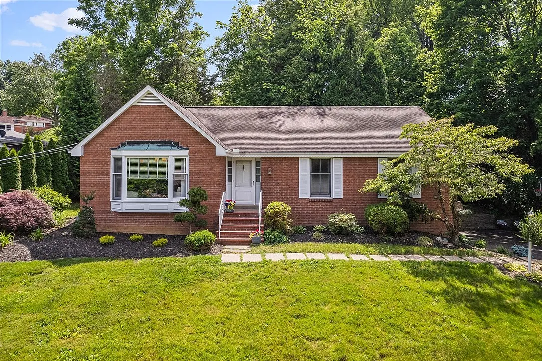 76 Marwood Dr photo 1