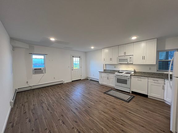 3rd image of 11508 Rockaway Beach Blvd Floor 2