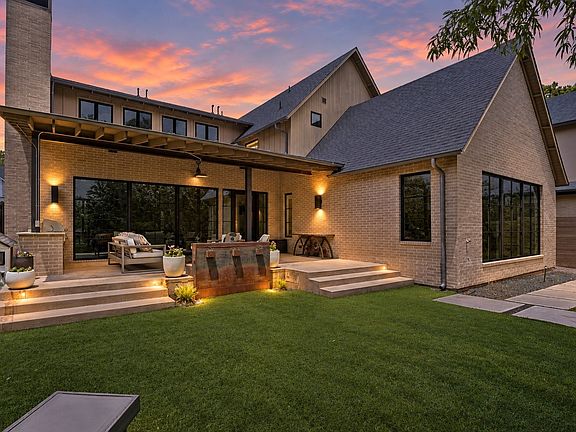 2nd image of 6726 Lake Circle Dr