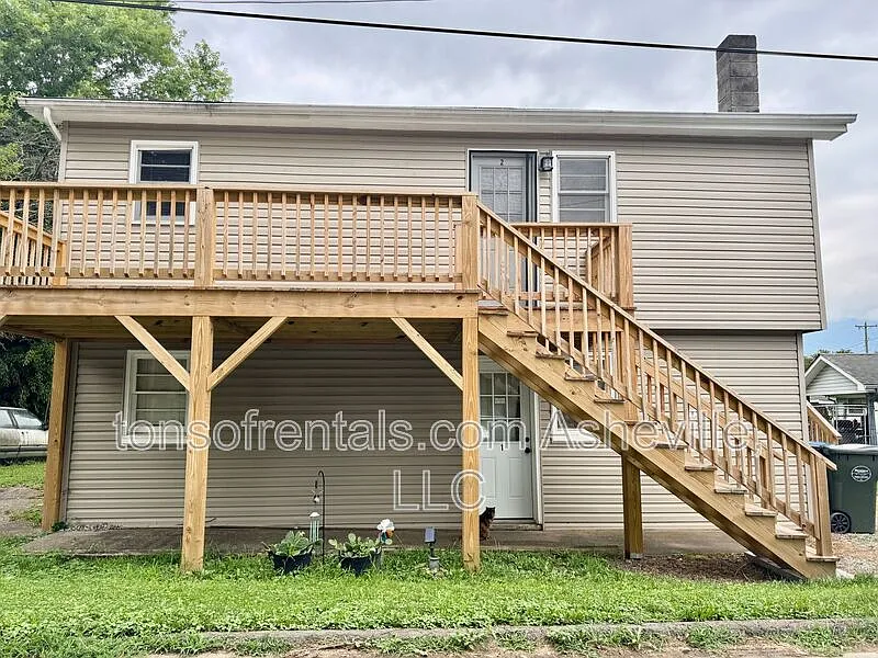 24 Mull St